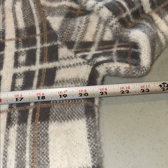 Evereve Woman’s L Plaid Knit Sweater Cream Gray Brown with Balloon Sleeves. - Picture 5 of 6